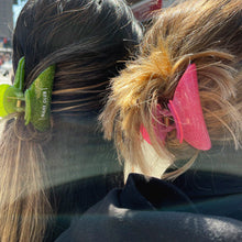 Load image into Gallery viewer, CLAW CLIP: GLITTER GREEN
